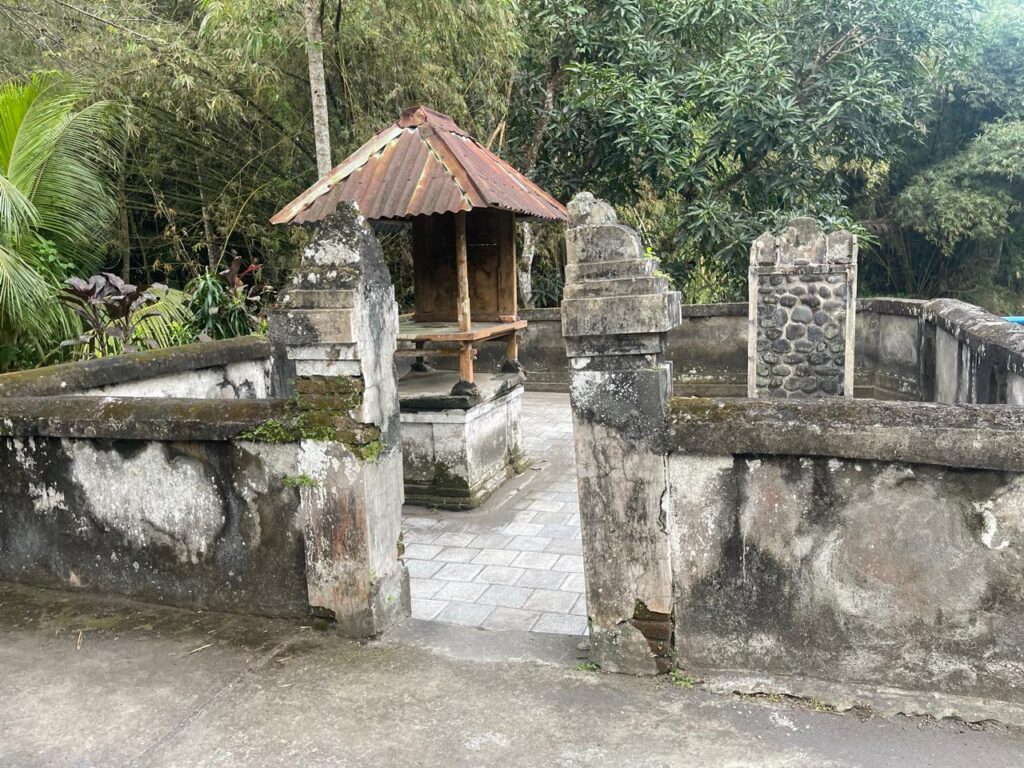 Pura di bendungan mambal badung  dok i made sarjana